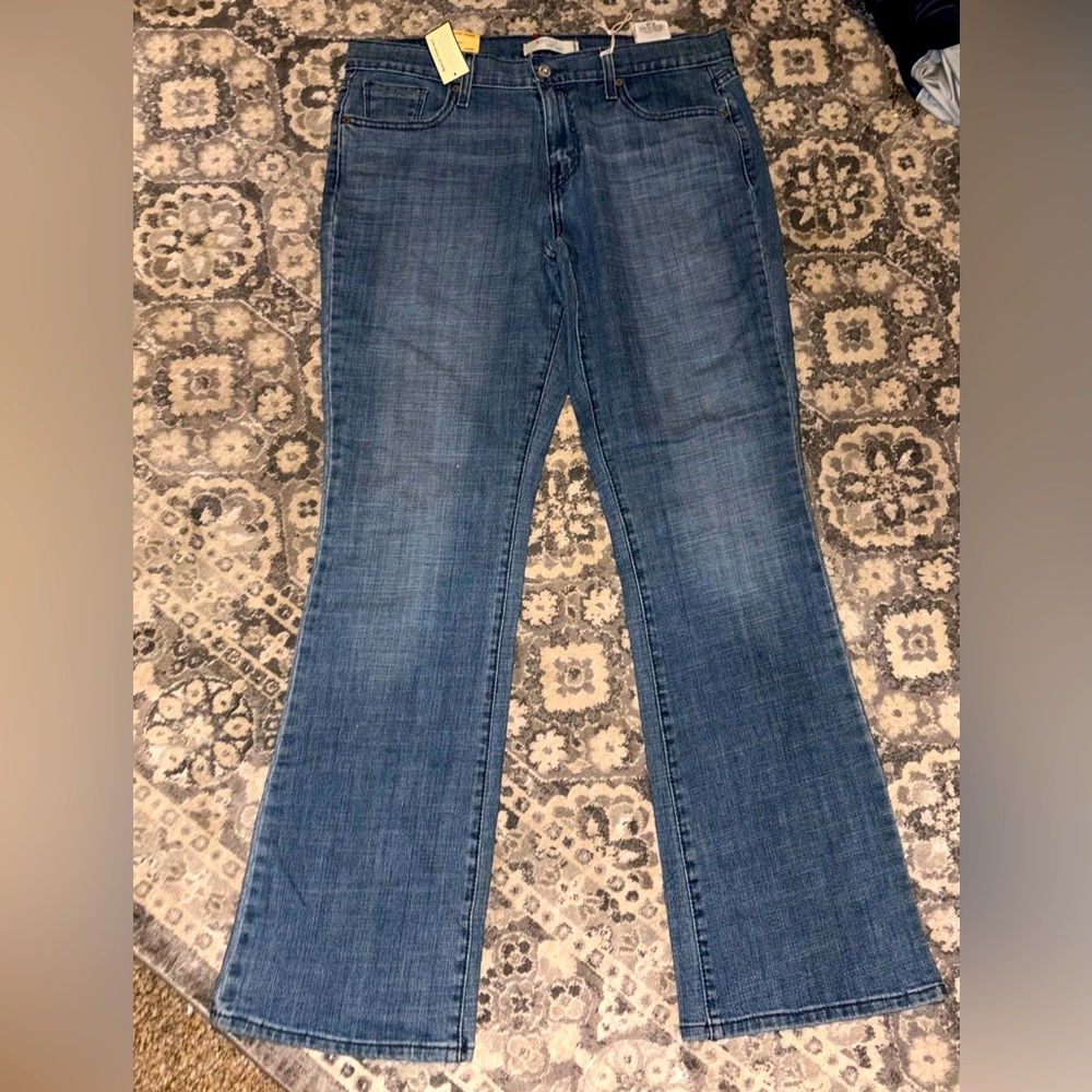Women’s Levi’s new with tags 515 bootcut long
